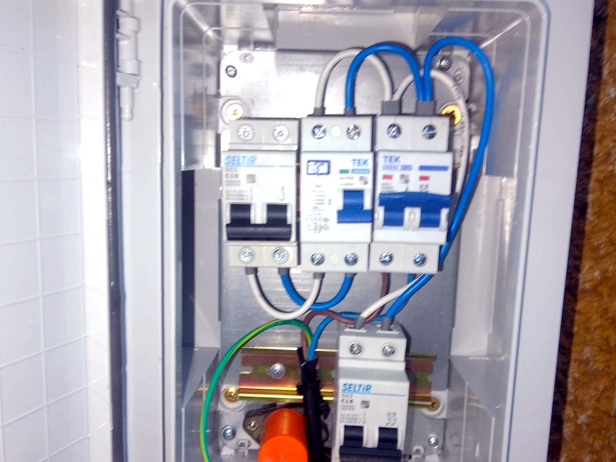 Instalación eléctrica realizada por Valenca Servicios